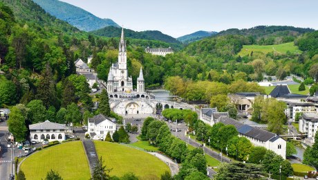 Der Heiliger Bezirk in Lourdes, © Bayerisches Pilgerbüro