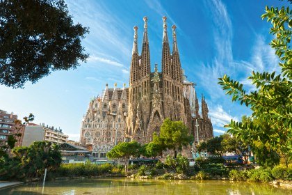 Blick auf die Sagrada Família in Barcelona, Spanien, © masterlu - Fotolia.com