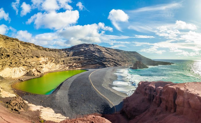 Kratersee Charco de los Clicos auf Lanzarote, Spanien, © Serenity-H - stock.adobe.com