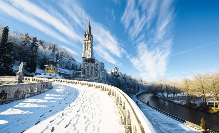 Obere Basilika in Lourdes, Frankreich, © Yvann K – Fotolia.com