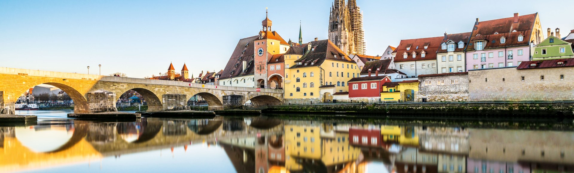 Blick auf Regensburg und die Donau, Deutschland, © Istockphoto.com©StGrafix