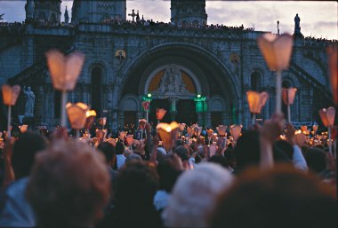 Lichterprozession in Lourdes, Frankreich