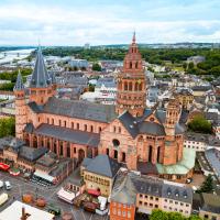Mainzer Dom, © iStockphoto.com--saiko3p