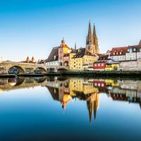 Blick auf Regensburg und die Donau, Deutschland, © Istockphoto.com©StGrafix