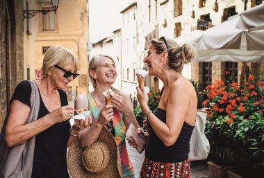 Italien_3 Frauen mit Eis