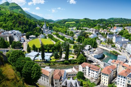 Blick auf Lourdes von der Burg aus, Frankreich, © istockphoto.com©Oks