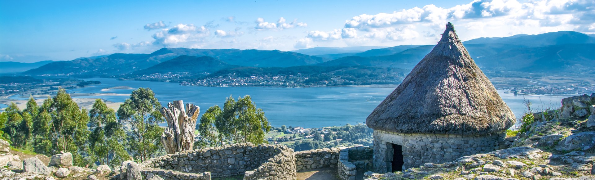 Keltendorf auf dem Monte Santa Tegra, Spanien, © Micalitus – stock.adobe.com