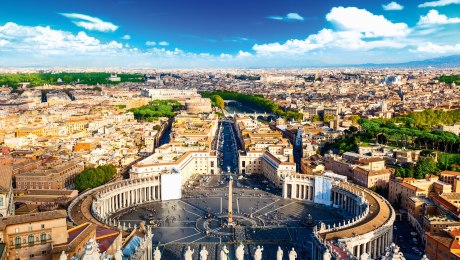 Blick auf den Petersplatz in Rom, Italien, © IakovKalinin-Fotolia.com