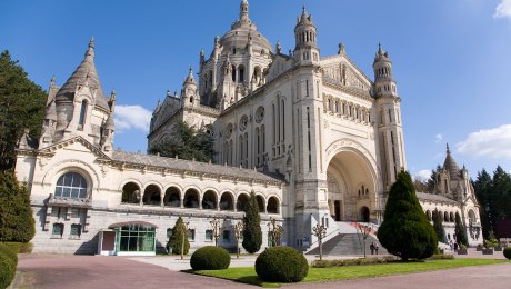basilika-of-lisieux-copyright-adobestock-oligo