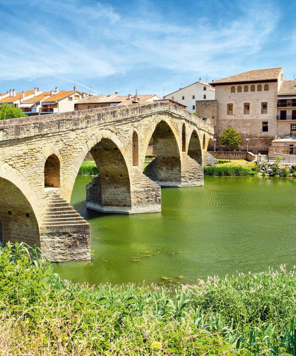Puente la Reina, Spanien, © bbsferrari – Fotolia.com