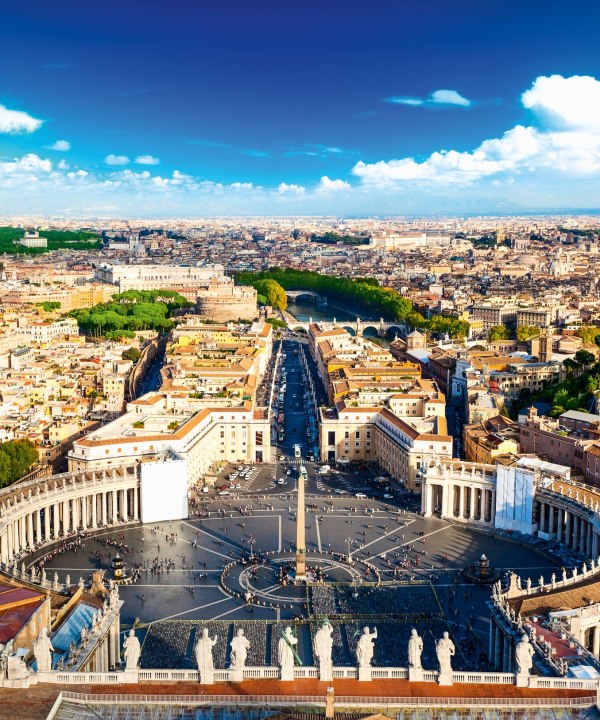 Blick auf den Petersplatz in Rom, Italien, © IakovKalinin-Fotolia.com