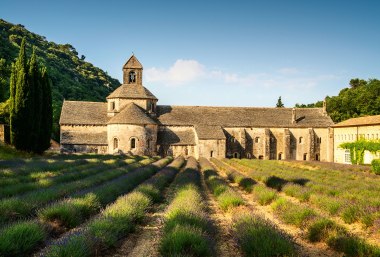 Das Zisterzienserkloster Notre-Dame de Sénanque, © Olja - Fotolia.com