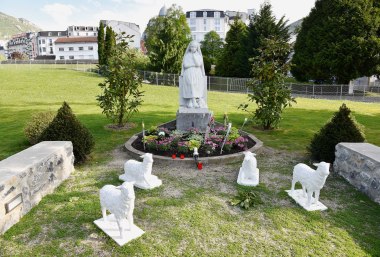 Statue der hl. Bernadette Soubirous, © Bayerisches Pilgerbüro
