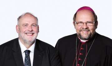 Diakon Ralph Prausmüller und Weihbischof Wolfgang Bischof