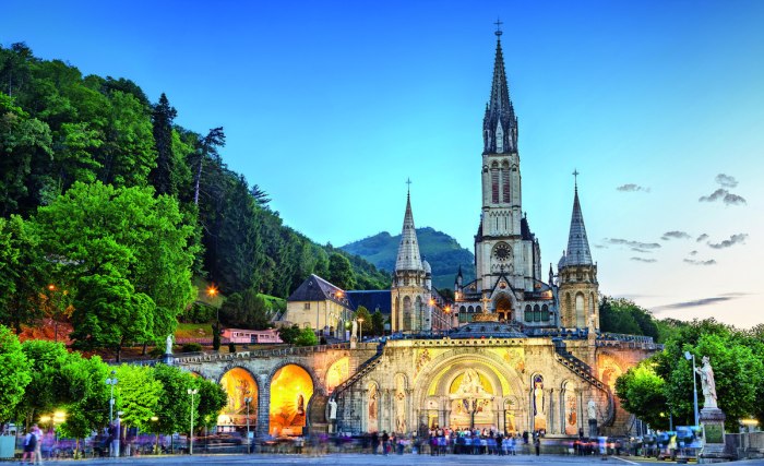 frankreich-lourdes-staetten-des-glaubens, © iStock bbsferrari