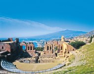 Antikes Theater Taormina, Sizilien, Italien, © istockphoto.com - julof90