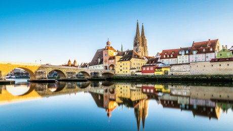 Blick auf Regensburg und die Donau, Deutschland, © Istockphoto.com©StGrafix