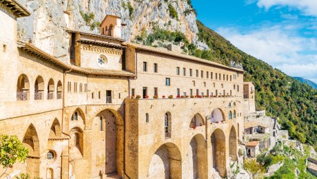 In vielerlei Hinsicht ein besonderer Ort: Kloster Subiaco, Italien, © e55evu – stock.adobe.com