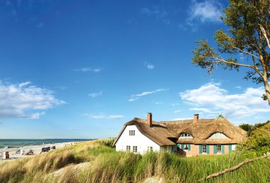 reedgedecktes Haus an der Ostsee, © autofocus67 - Fotolia.com