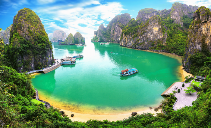 Die Halong-Bucht – UNESCO-Weltkulturerbe und wunderschönes Naturwunder im Norden Vietnams, © huythoai - stock.adobe.com