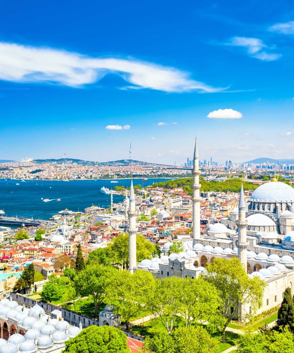 Blick über die Süleyman-Moschee und Istanbul bis zur asiatischen Seite; Türkei, © iStockphoto.com - nantonov