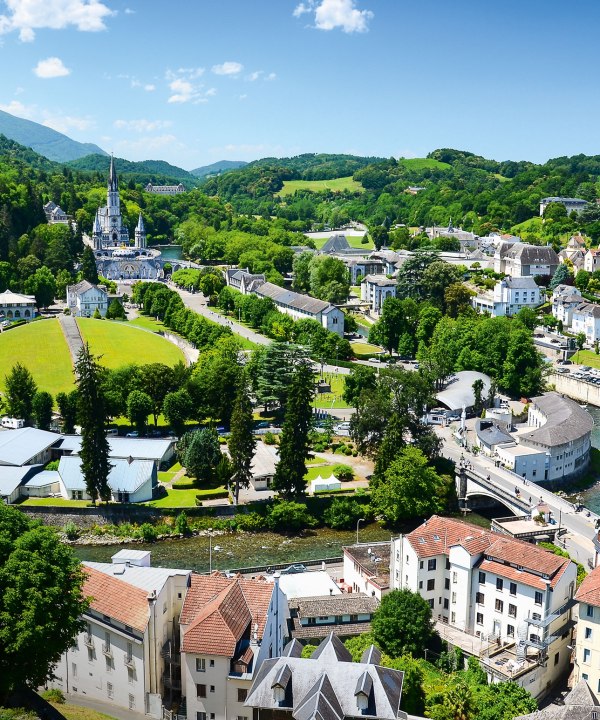 Blick auf Lourdes von der Burg aus, Frankreich, © istockphoto.com©Oks