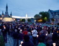 Lichterprozession in Lourdes, Frankreich, © Bayerisches Pilgerbüro