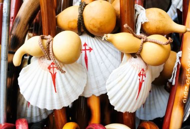 Die berühmten Kalebassen - Souvenirs eines jeden Pilgers auf dem Jakobsweg, © istockphoto.com©Luxian