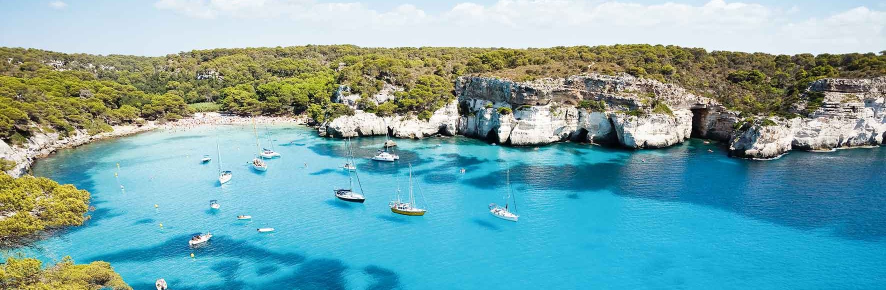 Menorca hat viele schöne Buchten wie die Cala Macarella, Spanien, © tagstiles - Fotolia.com