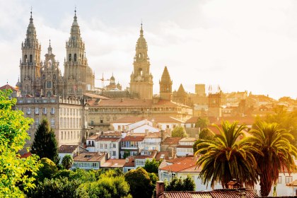 Blick auf die berühmte Kathedrale von Santiago de Compostela, Spanien, © ronnybas – stock.adobe.com