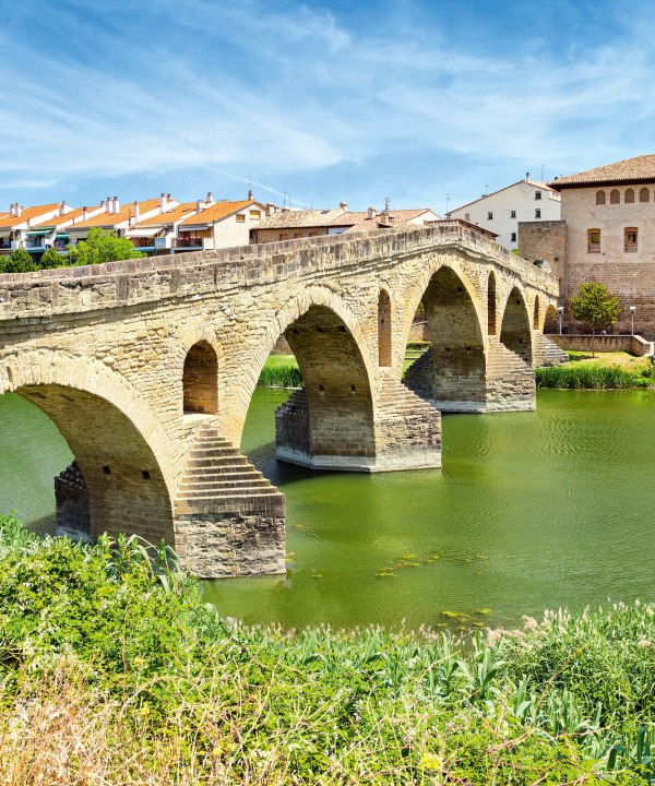 Puente la Reina, Spanien, © bbsferrari – Fotolia.com