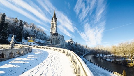Obere Basilika in Lourdes, Frankreich, © Yvann K – Fotolia.com