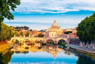 Rom: Blick über den Tiber auf den Petersdom , © Kavalenkava-Fotolia.com