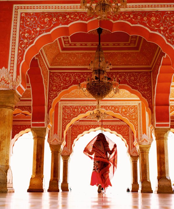 Kühle spenden die Hallen im Fort von Amber, Indien, © iStockphoto.com - redtea
