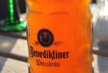 Bierkrug Benediktiner Weissbräu, © pixabay/WinkelmannPhotography