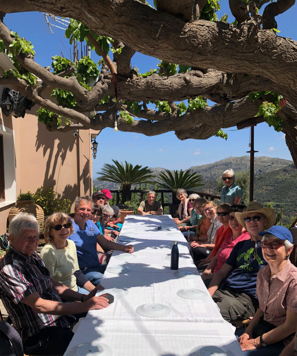 Gemeinsames Mittagessen bei der Wanderreise auf Kreta, Griechenland, © Gunnar von Schlippe
