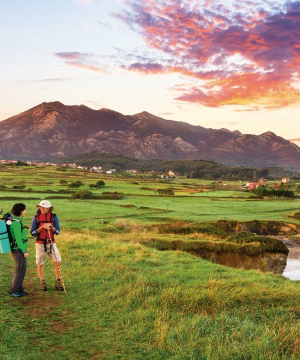 Pilger auf dem Camino del Norte an der asturischen Küste, Spanien, © Turismo Asturias