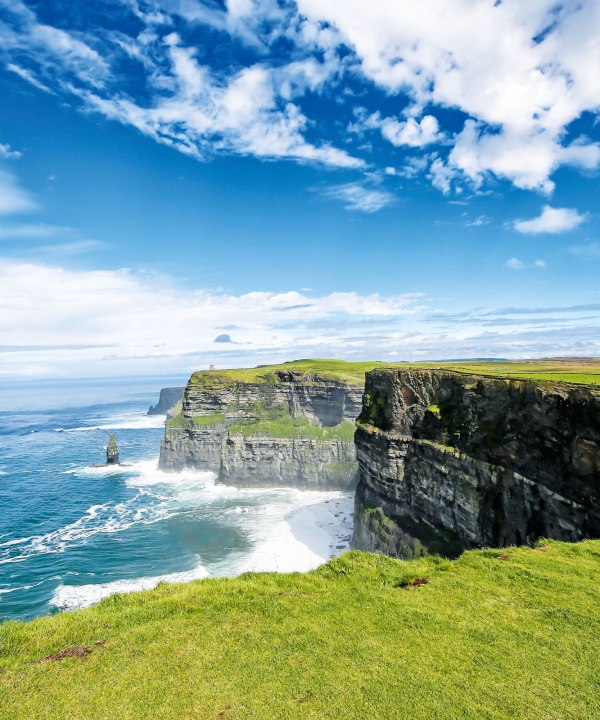 Die Cliffs of Moher, die bekanntesten Steilklippen Irlands, © istockphoto.com - mr fu