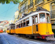 Gelbe Straßenbahn in Lissabon, Portugal, © Istockphoto.com©dennisvdw