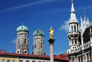 Blick auf die Türme der Frauenkirche und Patrona Bavaria in München, Deutschland, © LightingKreative-Fotolia.com