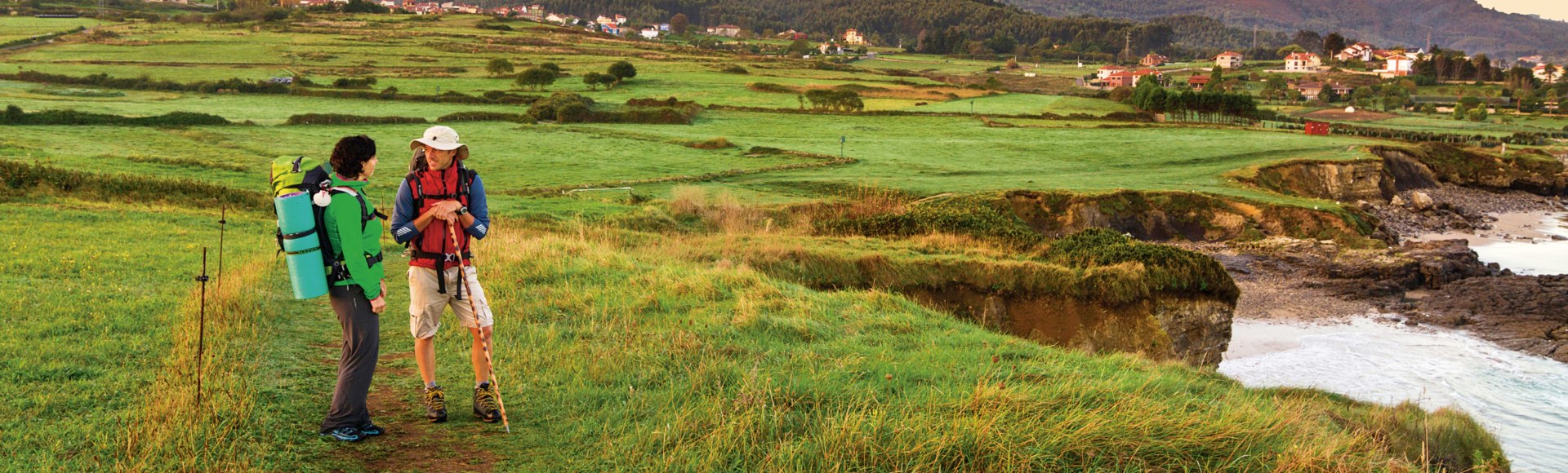 Pilger auf dem Camino del Norte an der asturischen Küste, Spanien, © Turismo Asturias