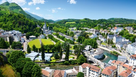 Blick auf Lourdes von der Burg aus, Frankreich, © istockphoto.com©Oks