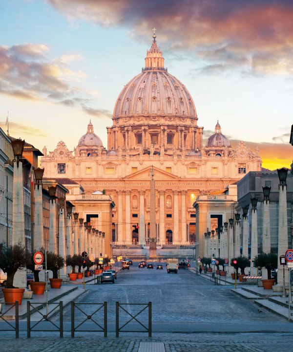 Auf der Via della Conciliazione mit Blick auf den Petersdom in Rom, Italien, © istockphoto.com©TomasSereda