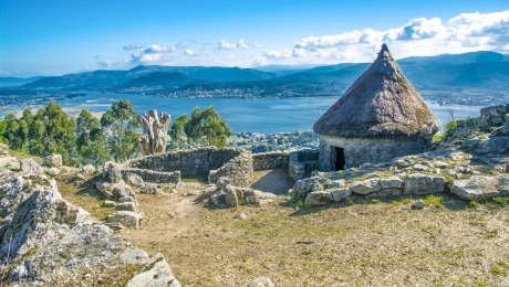 Keltendorf auf dem Monte Santa Tegra, Spanien, © Micalitus – stock.adobe.com