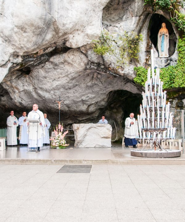 Grotte von Massabielle in Lourdes, Frankreich, © Bayerisches Pilgerbüro