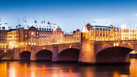 Die Mittlere Brücke in Basel, der älteste Rheinübergang, © graberfotografie - Fotolia.com
