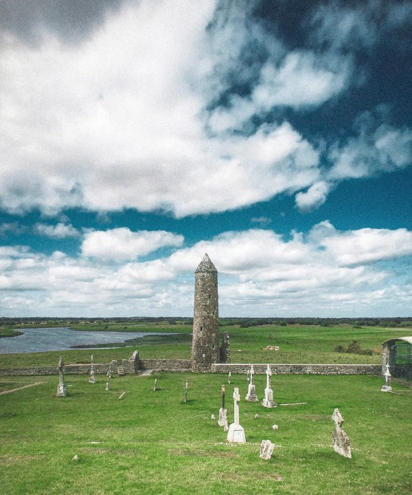 Irland Clonmacnoise, © Unsplash Jose Pablo Iglesias