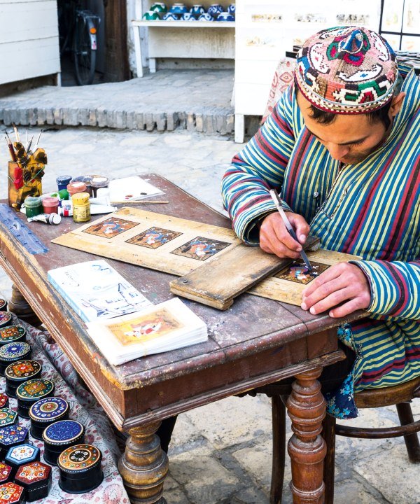 Maler von Miniaturen im Toqi Sarrafon Basar, Buchara, Usbekistan, © Istockphoto.com©gim42