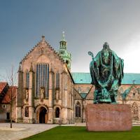 St. Mariä Himmelfahrt in Hildesheim , © PMDesign-stock.adobe.de