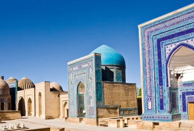 Prächtige Mausoleen der Nekropole Shohizinda in Samarkand, Usbekistan, © Monticello iStock